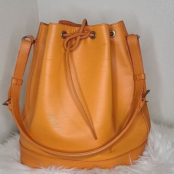 💯Authentic Preloved Louis Vuitton Handbag 🍀 - Picture 3 of 16